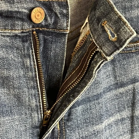 J. Crew Women's Ankle Length Distressed Raw Hem Medium Wash Jeans Size 29 - Picture 8 of 15